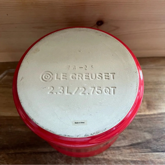 Le Creuset Red Stoneware 2.75 Qt/2.3 L Kitchen Utensil Holder Crock 6" like new - Picture 4 of 4